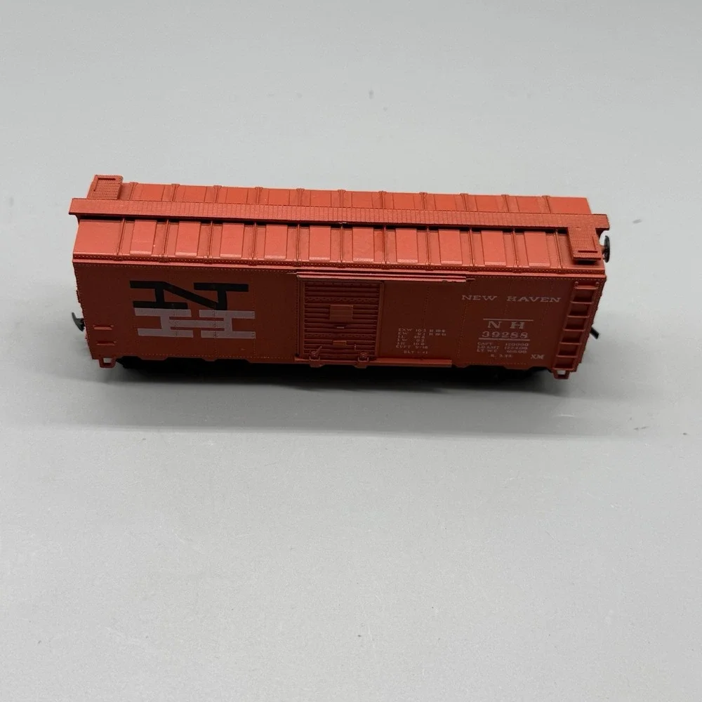 New Haven NH 39288 Boxcar Red Model Train Freight Car HO Scale Vintage